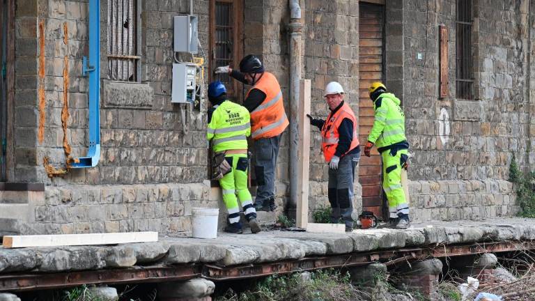 Kvestorica humanitarcem obljubila ukrepe za odpravo težav