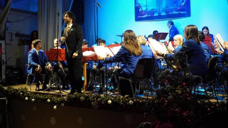 Božični koncert postregel s pestrostjo