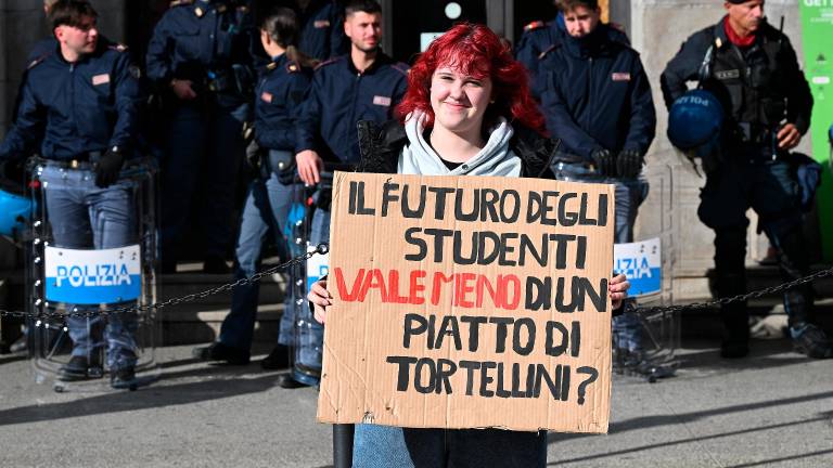 Množičen shod po tržaških ulicah proti vojnam in draginji