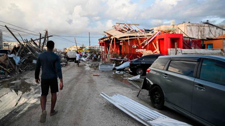 Orkan Melissa povzročil več deset smrti in ogromno škodo na Karibih