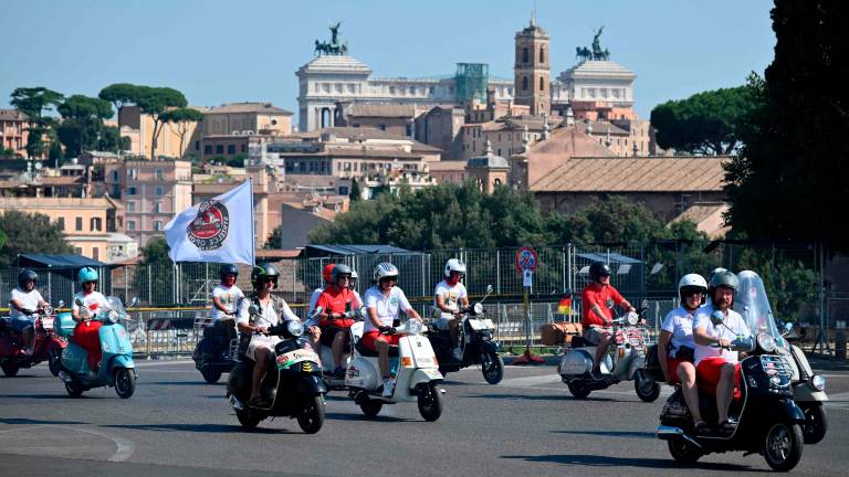 V Rimu praznovali 80-letnico legendarne Vespe