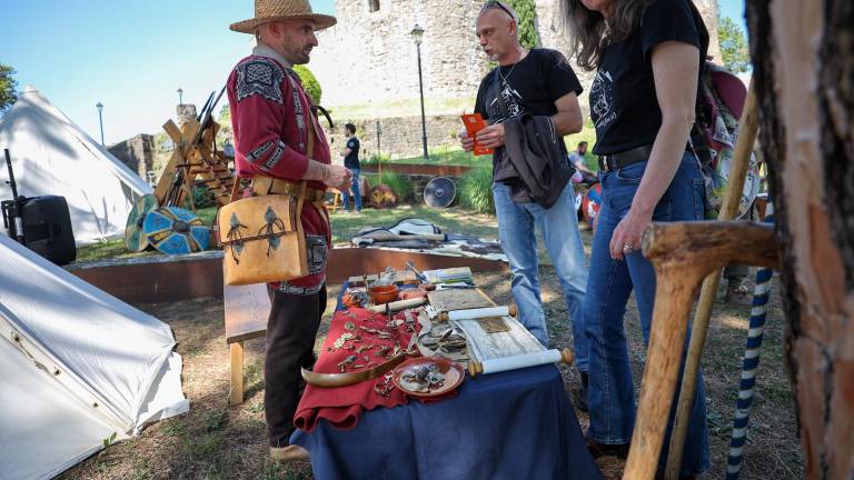 Grofija in pohod poživila mesti