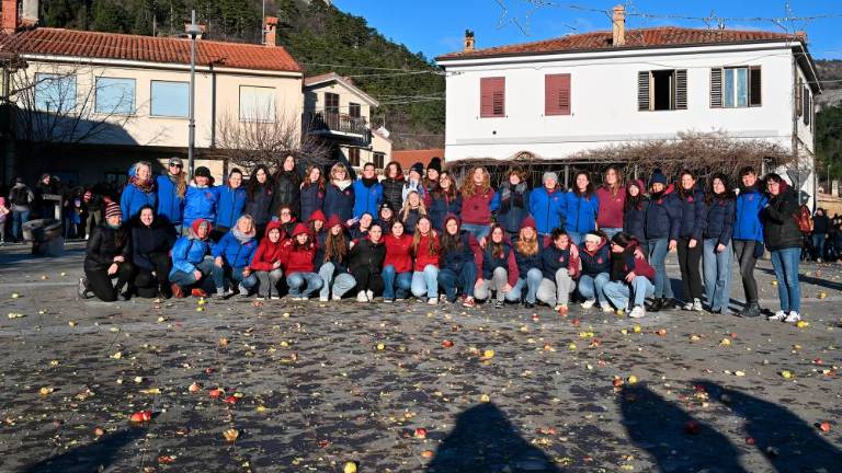 Okrogla obletnica obmetavanja z jabolki