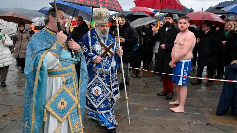 Grško-pravoslavni verniki so praznovali teofanijo