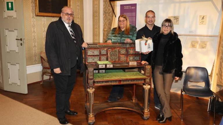 Z grofovim panetonom do restavriranja dragocene pisalne mize