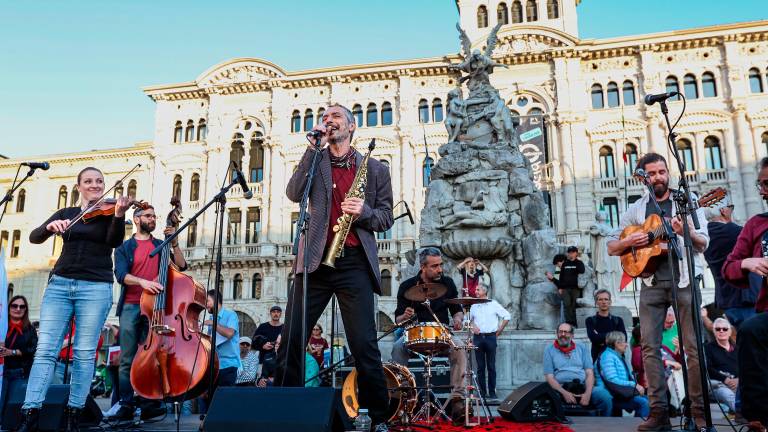 V Trstu 25. april zaznamovalo živahno proslavljanje