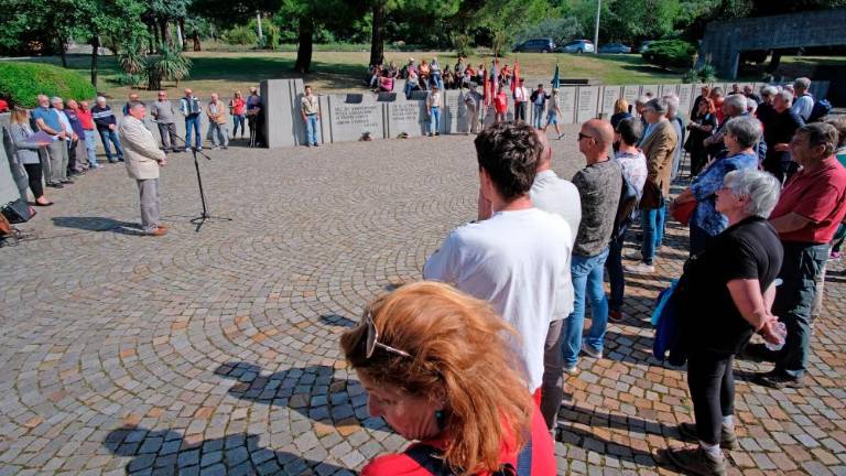 O spominu in pravičnosti pri spomeniku padlim v NOB