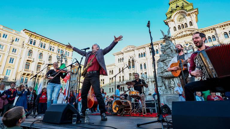V Trstu 25. april zaznamovalo živahno proslavljanje