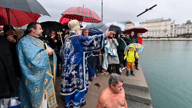 Grško-pravoslavni verniki so praznovali teofanijo