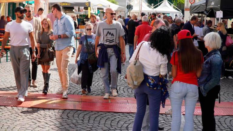 Goriške ulice tudi danes preplavili obiskovalci (FOTO)