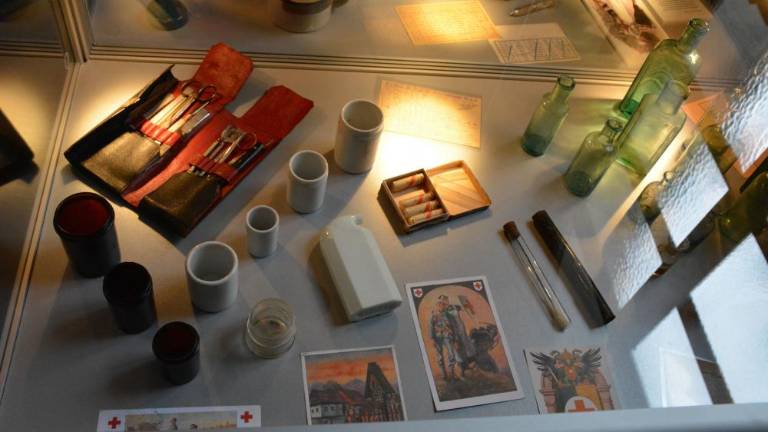 V pokopališki vežici muzej sanitete prve svetovne vojne