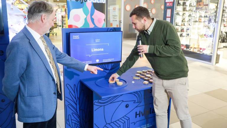 Dvojezičnost spodbujajo s »poljubi«