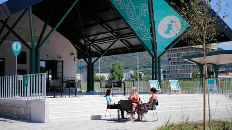 EPIC bo dobil kavarno, isti dan bodo uradno odprli tudi Super 8