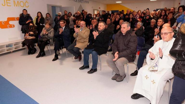 V Sovodnjah množično in prisrčno ob odprtju nove šole