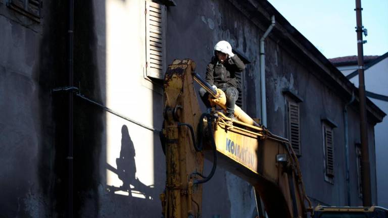 Pred nekdanjo gostilno Pavan protestnik na bagru, prispel Dipiazza (video)