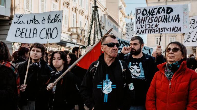 Na Reki zaradi napada na udeležence protifašističnega zborovanja pridržali več oseb