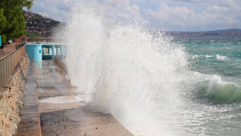 Visoki valovi v Tržaškem zalivu (foto)