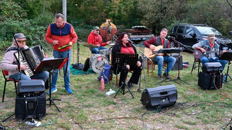 Uspel pohod po kraških pečinah in spomenikih