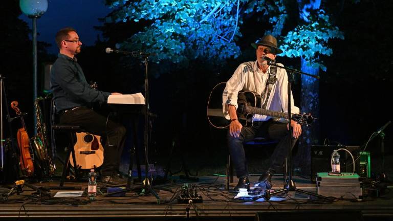 Vlado Kreslin zaigral s proseškimi prijateji