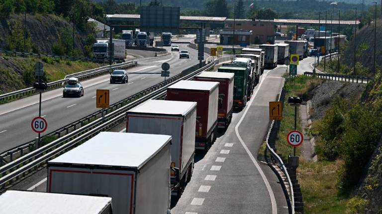 Zastoji pri Fernetičih avtoprevoznikom povzročajo škodo