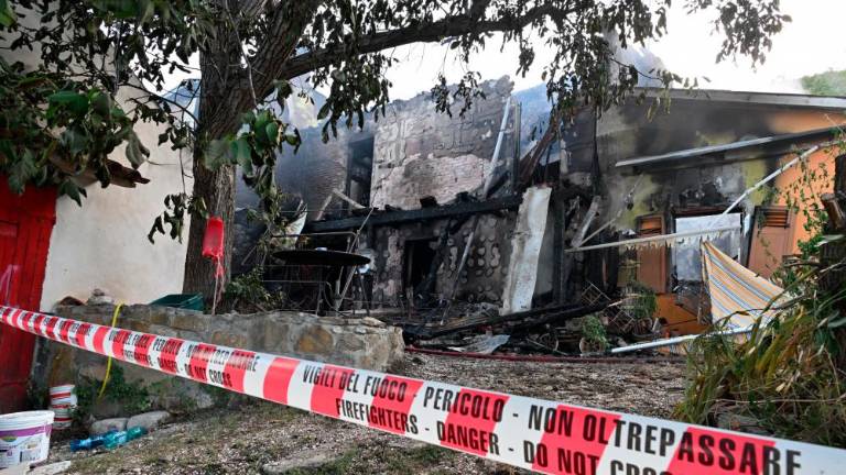 V Krogljah silovit požar uničil hišo