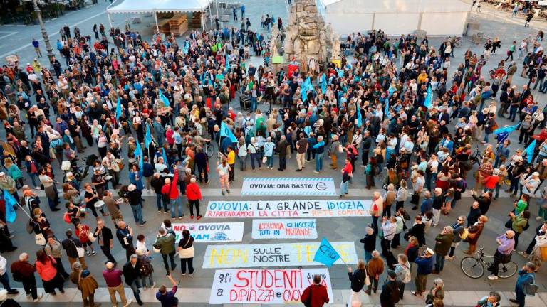 Občina Trst vztraja pri žičnici, Odbor No Ovovia pa se ji upira