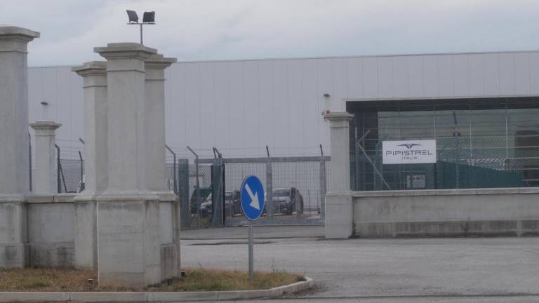 Gradnja hale na Rojah še stoji