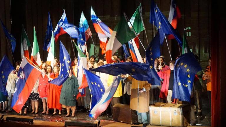 Publiko popeljali na glasbeno in čustveno potovanje Od Nice do Gorice