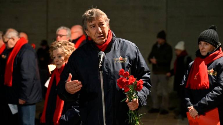 Z baklado so se spomnili žrtev holokavsta (foto)