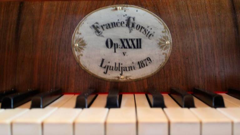 Božične melodije na obnovljenih orglah prafarne cerkve