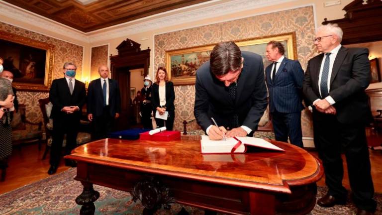 Borut Pahor prejel najvišje odlikovanje mesta Trst (foto)