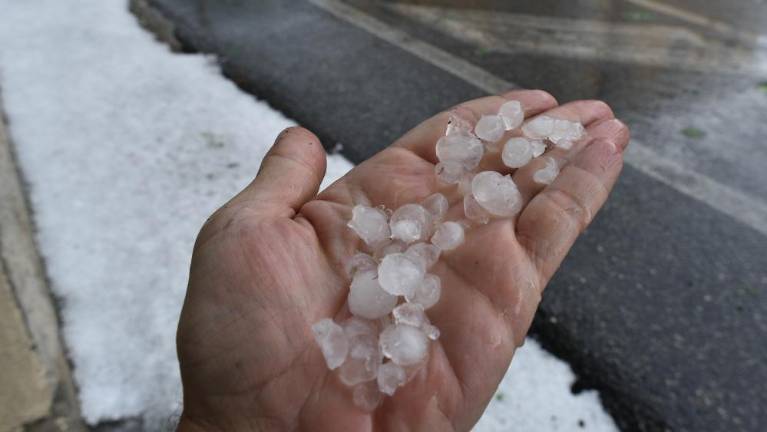 Rdeče opozorilo za zahodno in osrednjo Slovenijo