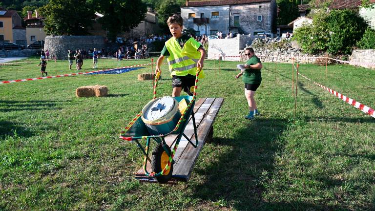 V Repnu švigale karjole vseh vrst (FOTO in VIDEO)