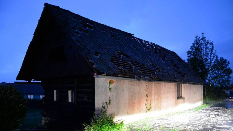 V občini Komenda in v Cerkljah neurje povzročilo ogromno škodo