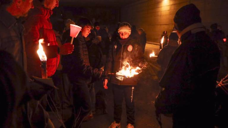S čezmejno baklado pomagali hospicu