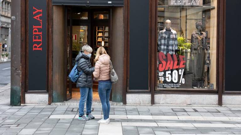 Nespodbuden začetek razprodaj v Trstu