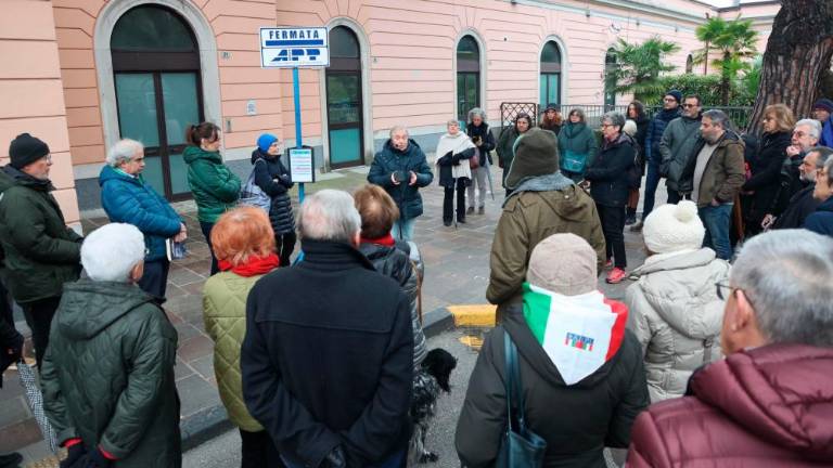 S sprehodi kljubujejo vetru revanšizma