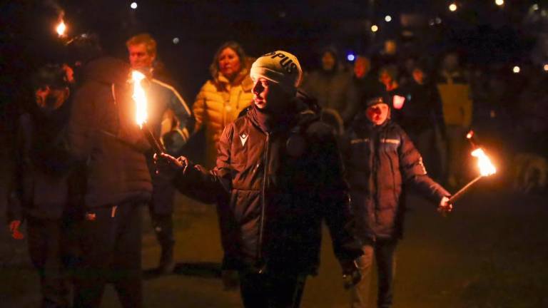 S čezmejno baklado pomagali hospicu