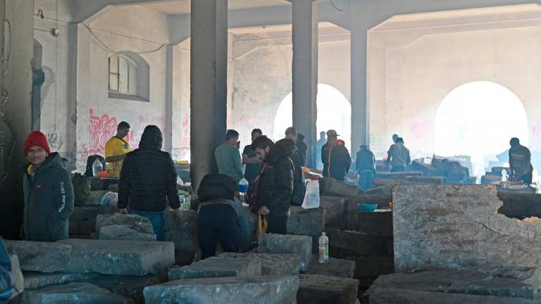 Brez telefona in potnega lista ne morejo zaprositi za politični azil