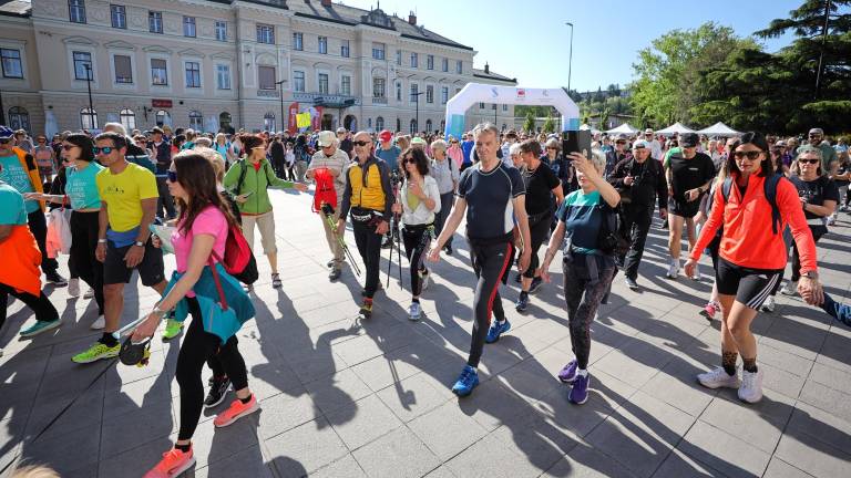 Grofija in pohod poživila mesti