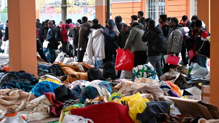 Policija začela prazniti Staro pristanišče