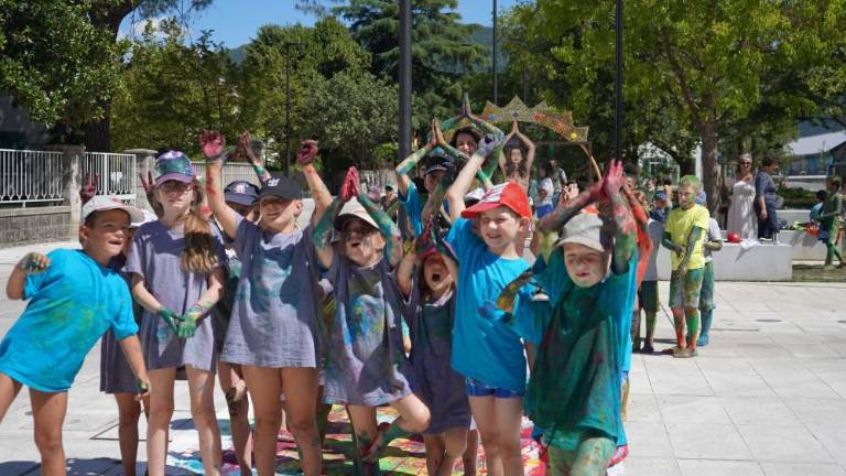 Ob ustvarjalnih vsebinah otroci pozabijo na telefone