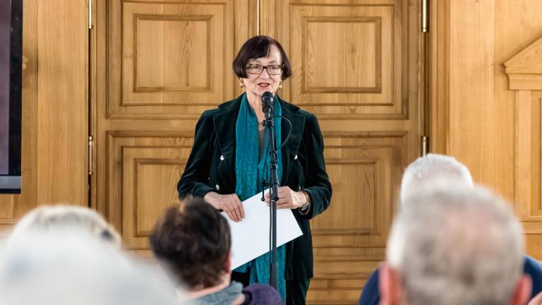 Poklon aleksandrinkam z verzi in glasbo