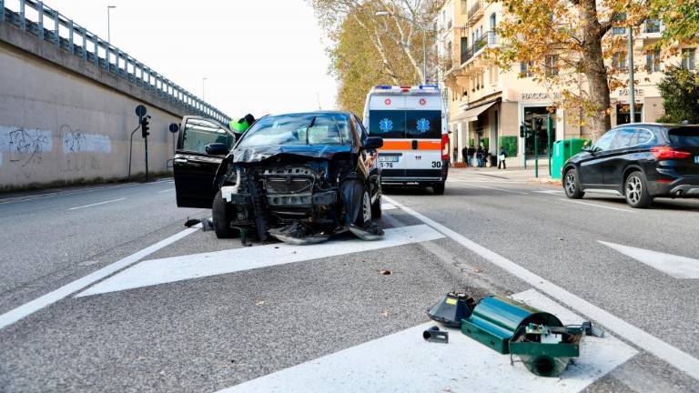 Pri Svetem Andreju podrl semafor