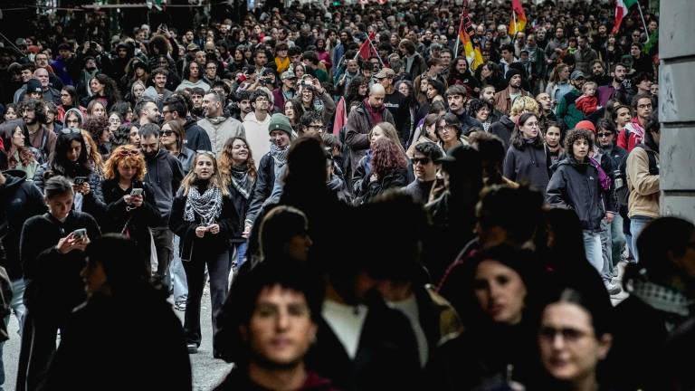 Množično proti draginji in družbi, ki izključuje mlade