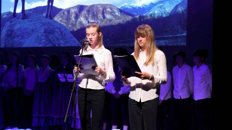 Zaigrali, zapeli in zaplesali z Zlatorogom in vilami