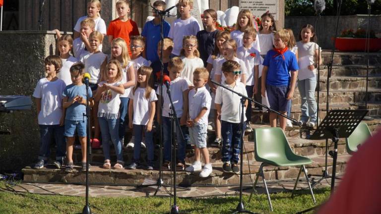 Še vedno opominja in združuje