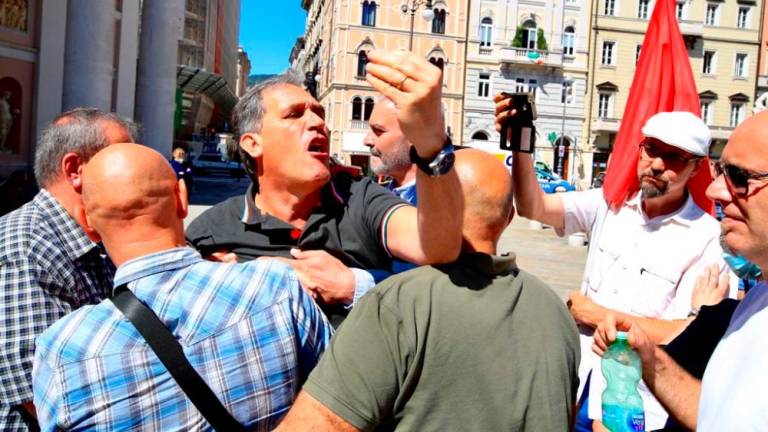 Roberto Menia vpil proti antifašistom