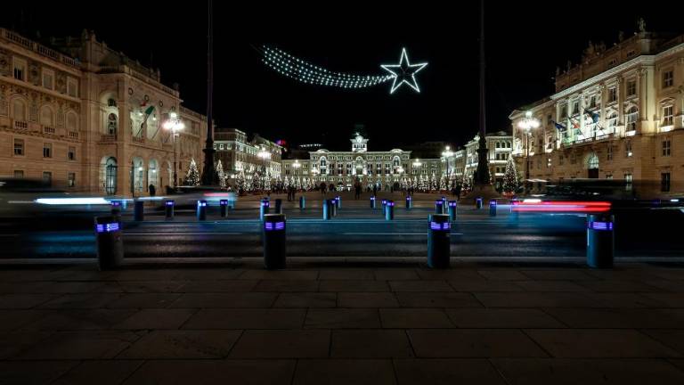V Trstu prižgali praznične lučke