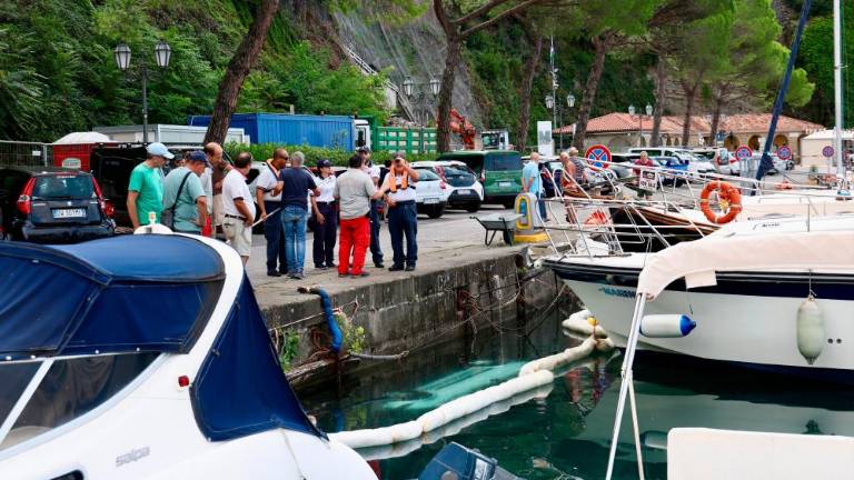 Pred njunimi očmi v Grljanu avtomobil padel v morje